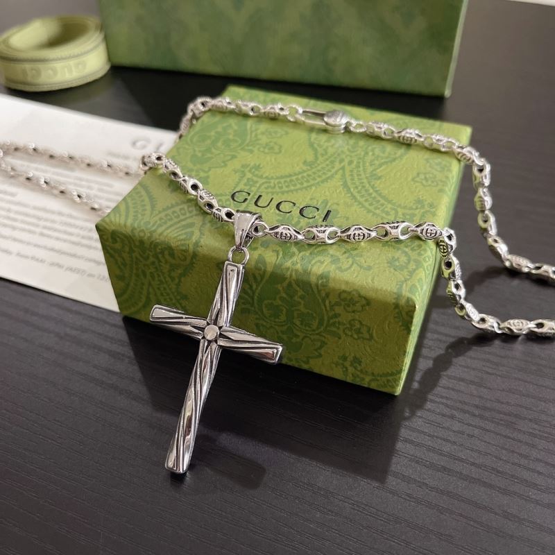 G*u*i necklaces